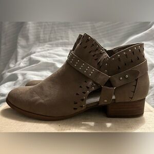 Madden Girl Womens Ariizona Taupe Fabric Ankle Boots Size US 10